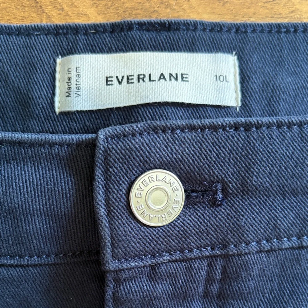 everlane | the utility barrel pant (tall) - navy - Picture 10 of 16